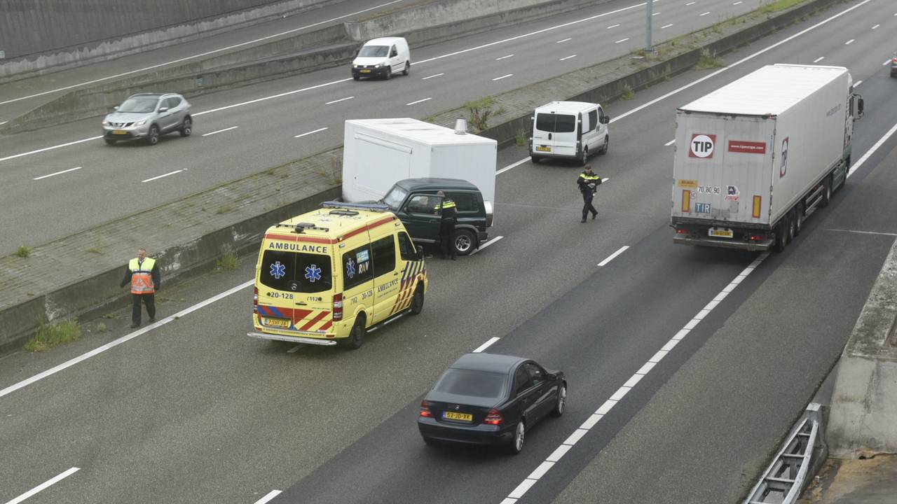 Ongeval op A16 bij Prinsenbeek. (foto: Tom van der Put/SQ Vision)