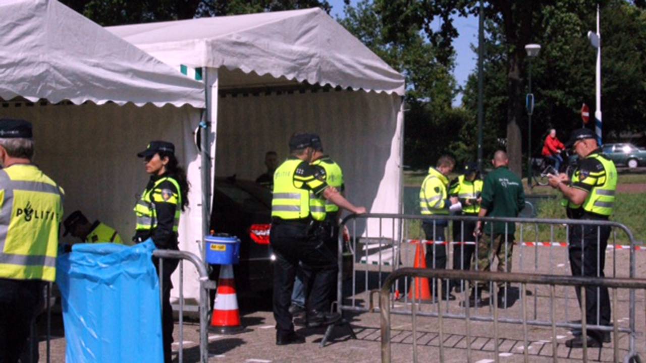 De controle is volop aan de gang. Foto Kay Overwater/Stuve fotografie