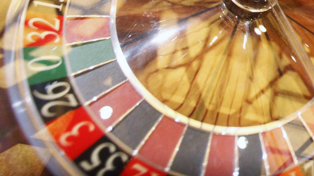 Roemenen van dak casino gehaald (archieffoto: ANP)