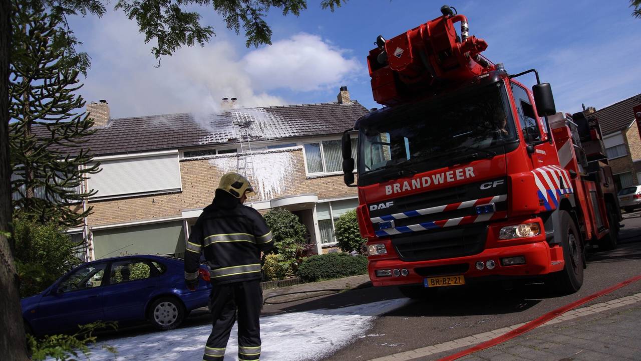 De woningbrand. (foto: Rob Engelaar/No Regular FX)