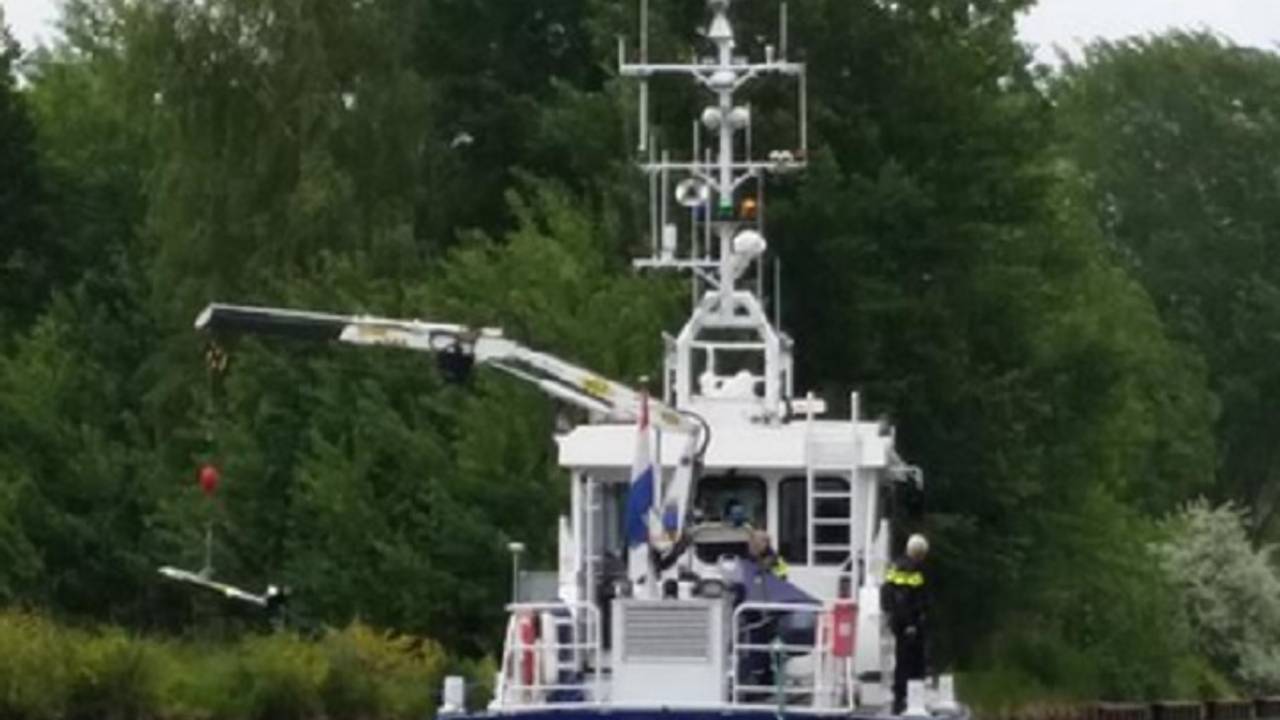 De boot waarmee de politie zoekt (foto: @wa_goirleriel)