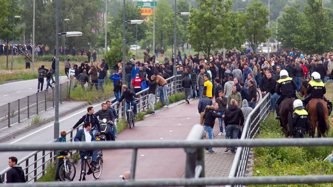 Onrust na de wedstrijd van NAC tegen Roda JC (Foto Marcel van Dorst/MaricMedia)