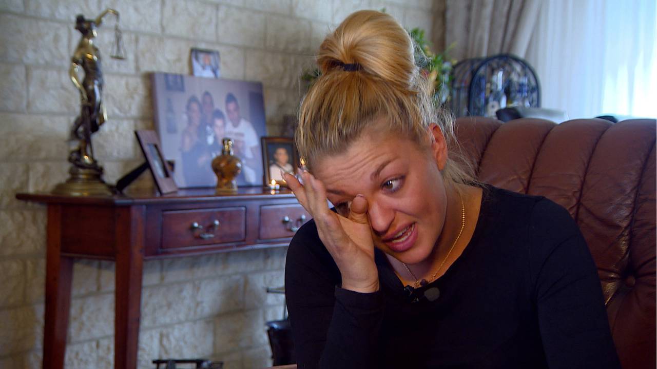 Cynthia Pfaff doet emotioneel haar verhaal.