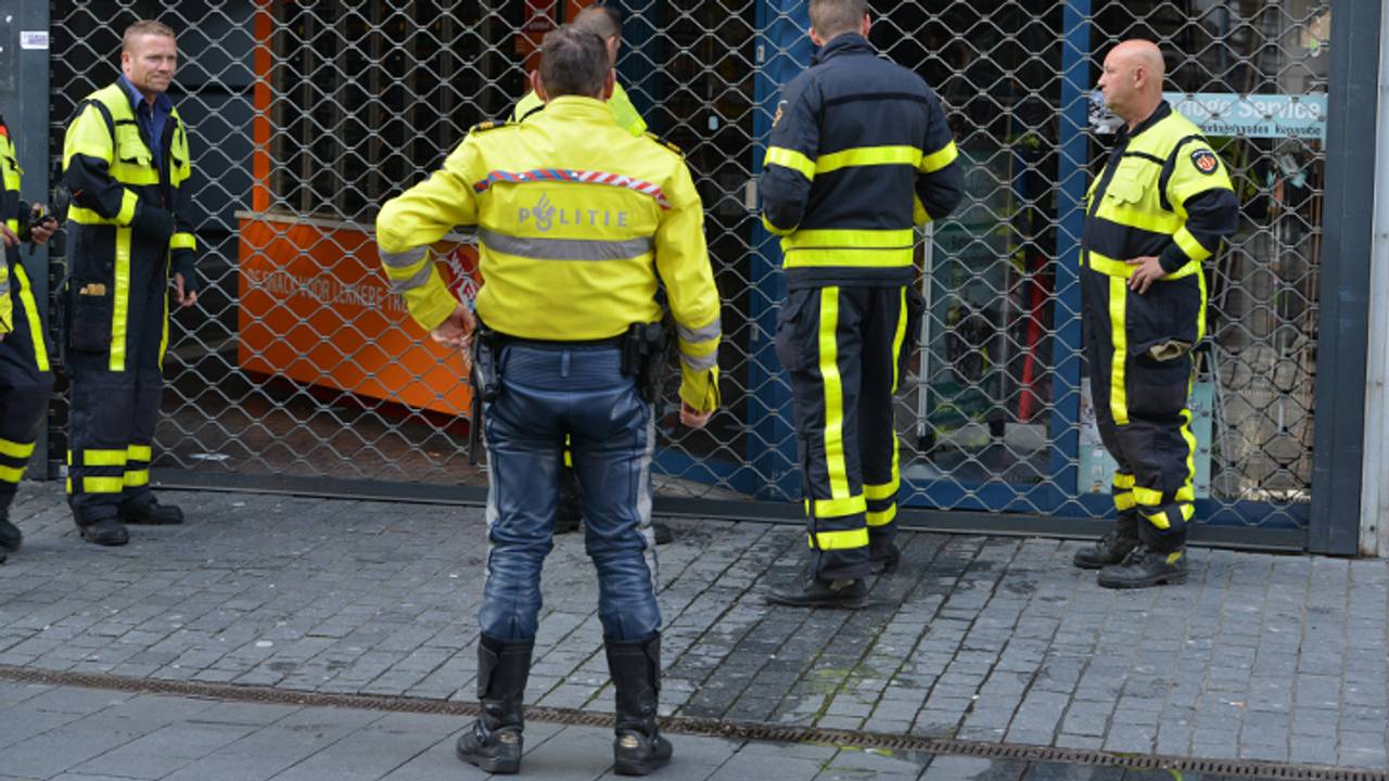 Water op straat (foto: Perry Roovers / SQ Vision).
