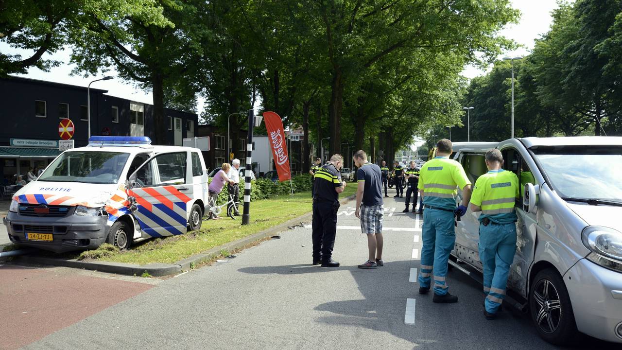 De straat is na het ongeluk afgezet. (Foto: Jules Vorselaars/JV Media)