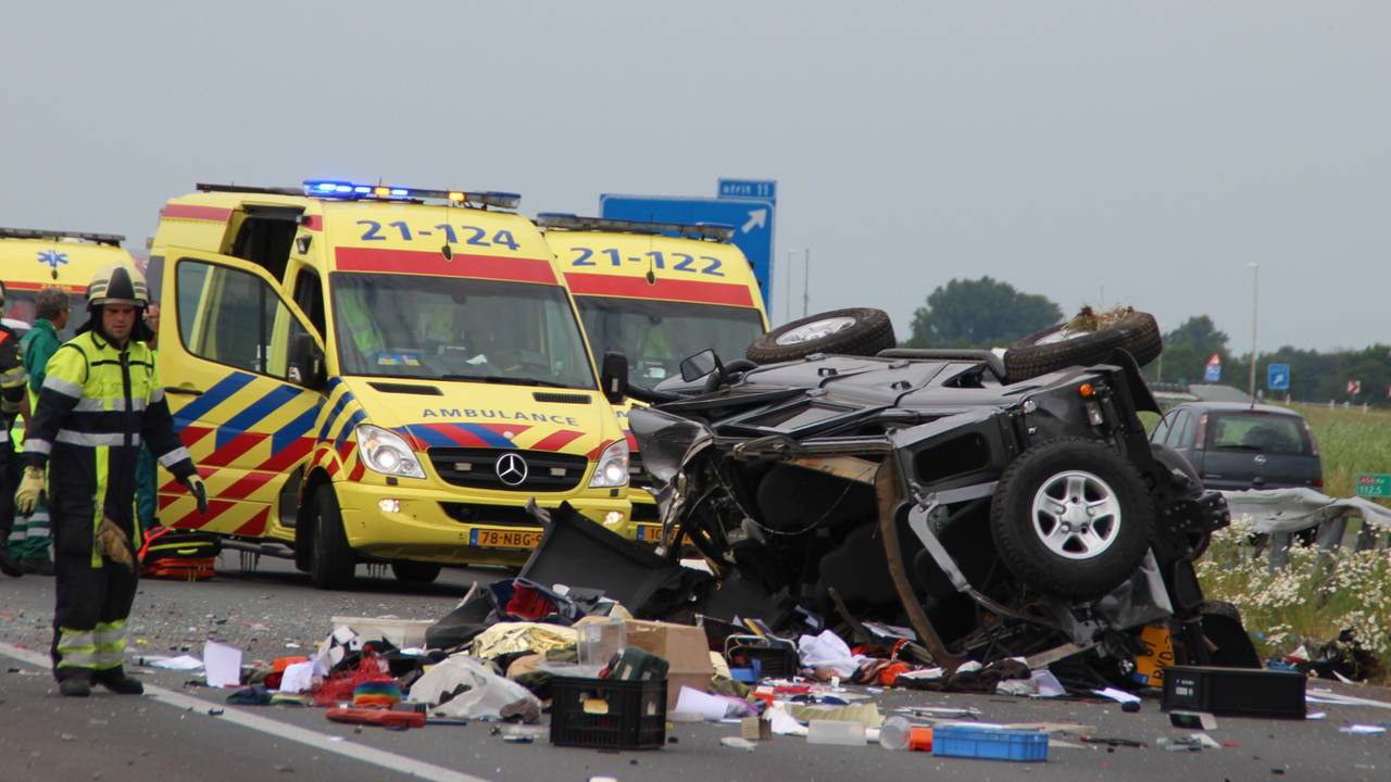 Het spoor van ellende eindigde in een crash op de A50. (Archieffoto: AS Media)