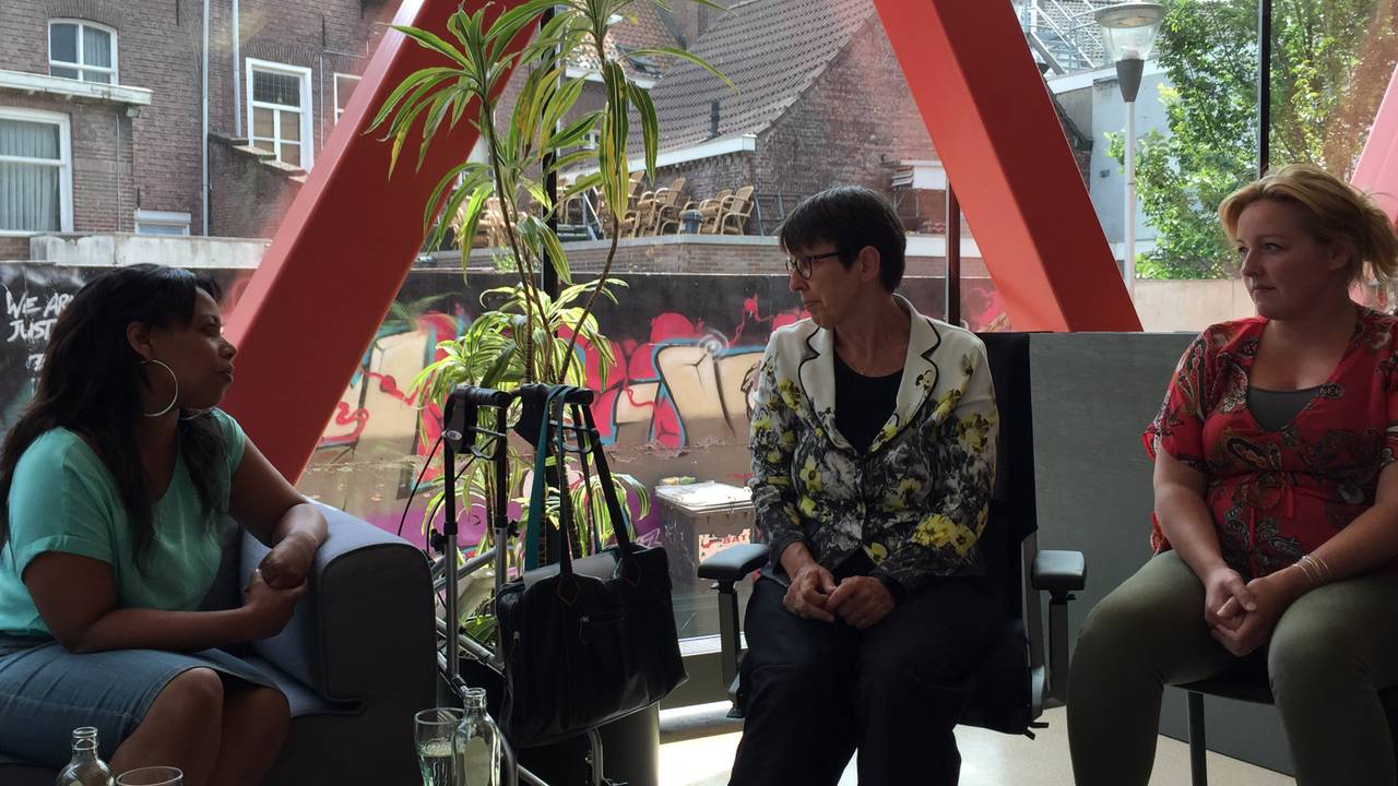 Jetta Klijnsma op bezoek bij project Fix Up Your Life in Tilburg