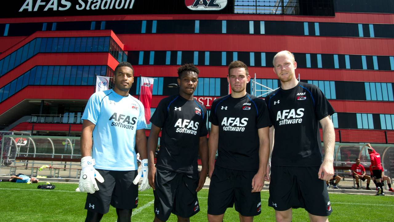 Vincent Janssen (tweede van links) speelt tot 2018 bij AZ.