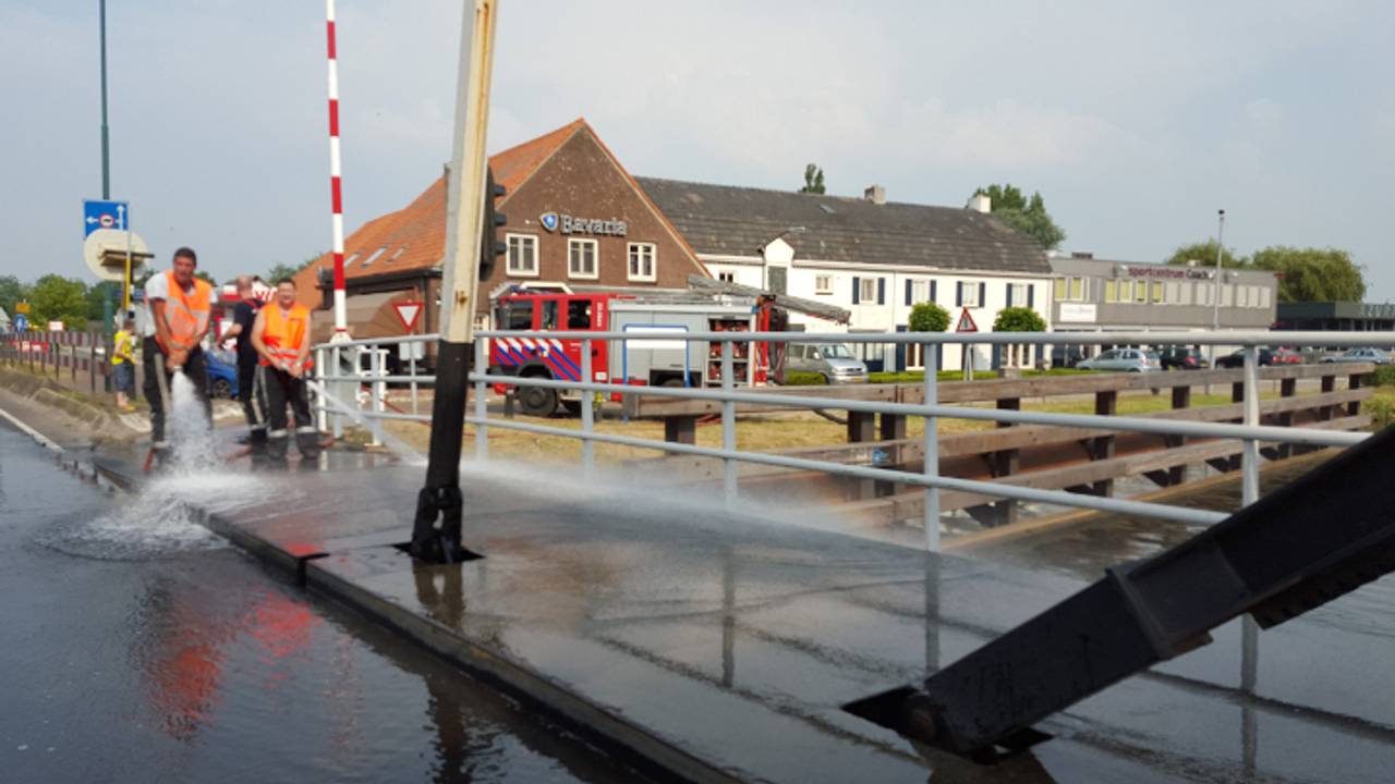 Brug Beek en Donk ging tijdelijk niet dicht vanwege de hitte Omroep Brabant