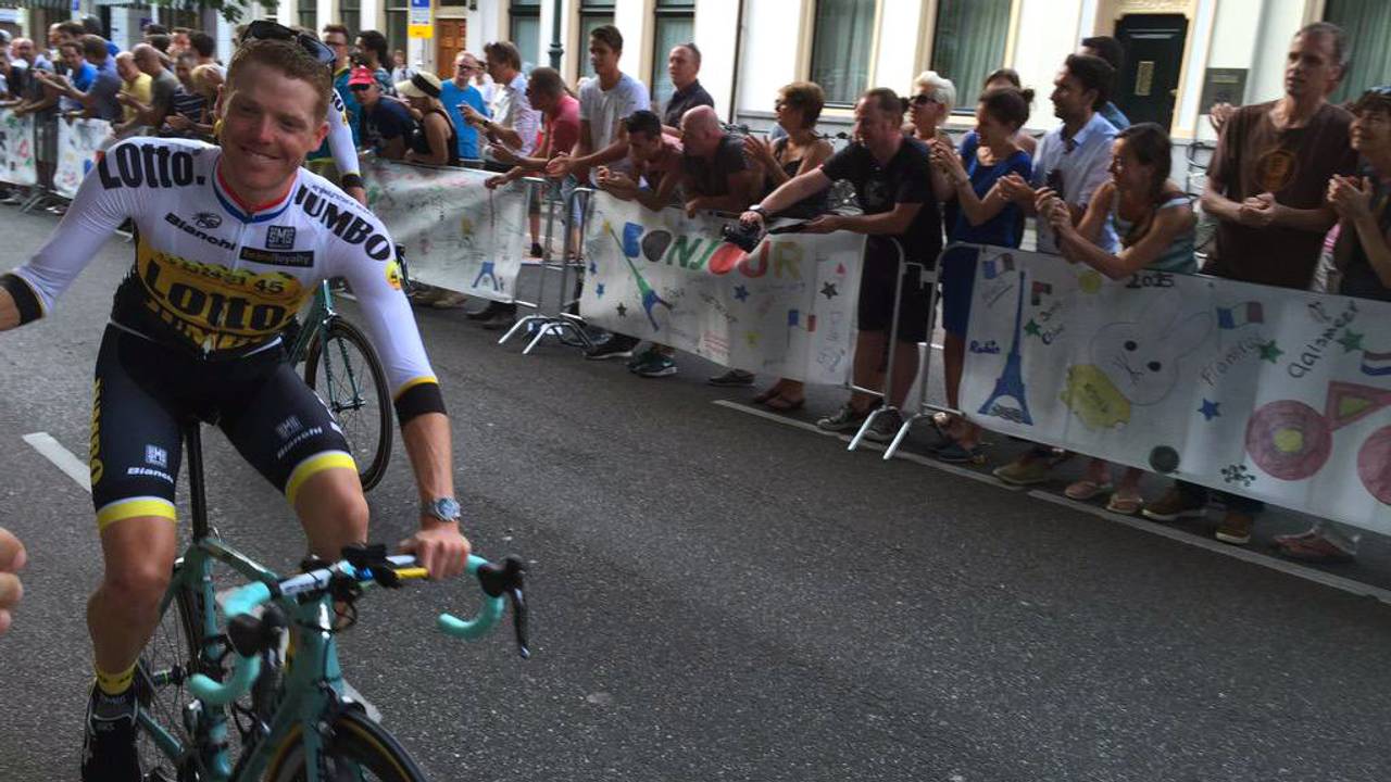 Steven Kruijswijk groet het publiek (foto: Emile Vaessen).
