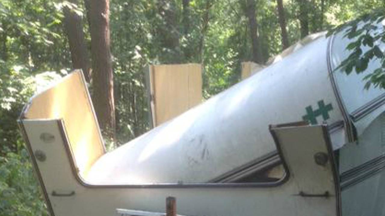 De gedumpte caravan. (Foto: Erik de Jonge)