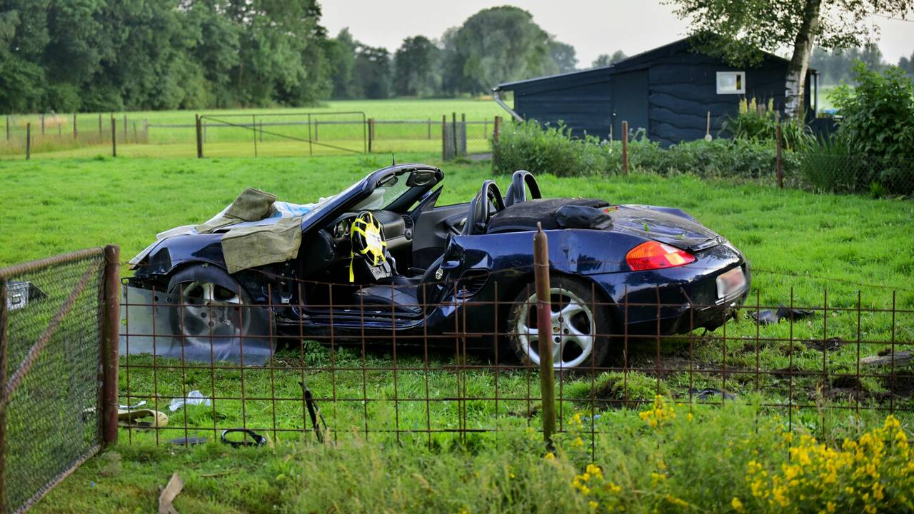 Porsche vliegt tuin Diessen in (foto: Jack Brekelmans/Persburo-BMS)