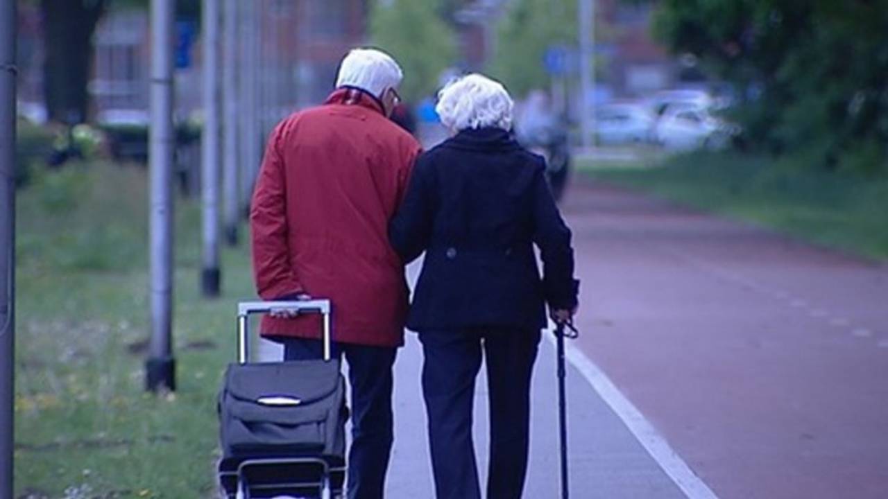 Het bejaard echtpaar werd in het Reeshofpark in Tilburg beroofd