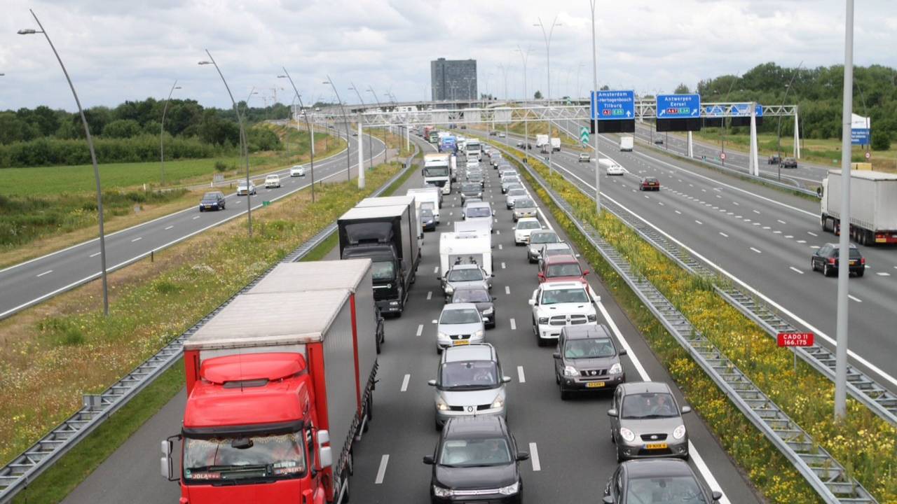 Fileleed door werkzaamheden aan A2 (foto: Fons Hendriks /Hendriks Multimedia)