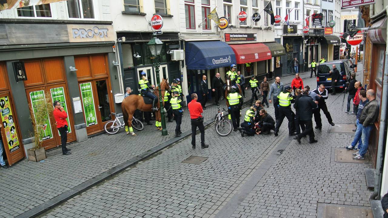 Oefening in Vismarktstraat in Breda. (foto: Perry Roovers/SQ Vision)
