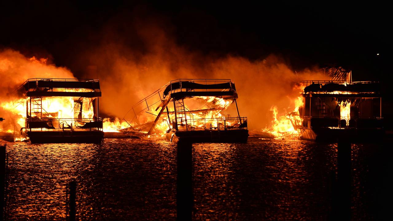 Eén van de havenbranden Foto: Johan Bloemers/SQ Vision Mediaproducties