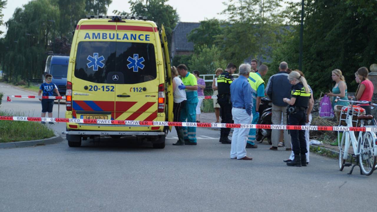 Meisjes gewond. (foto: Martijn van Bijnen / FPMB)