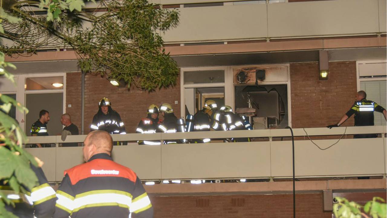 Veel hulpdiensten kwamen op de brand af. (Foto: Maikel Keijzers/Hendriks MultiMedia)
