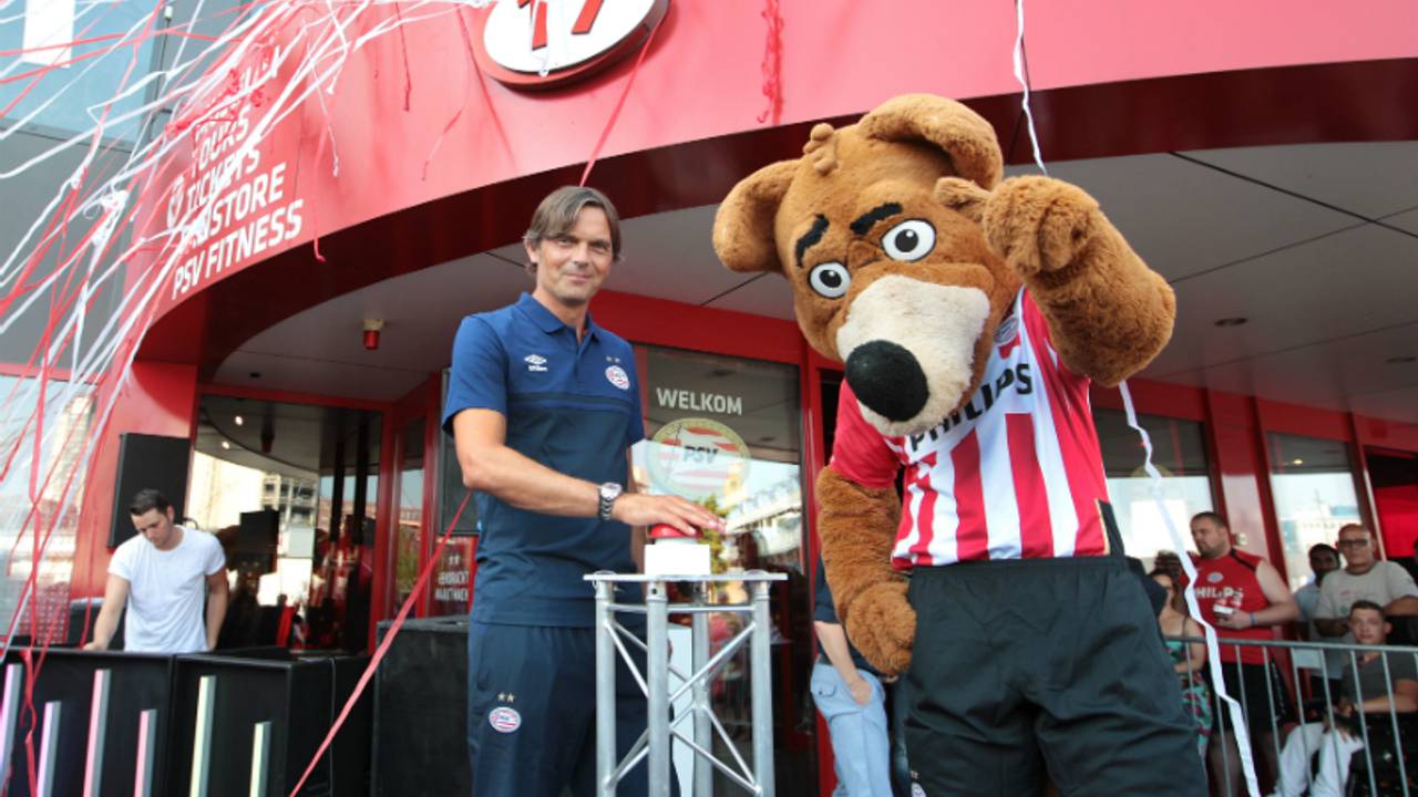 De selectie van trainer Phillip Cocu werd voorgesteld aan het publiek.