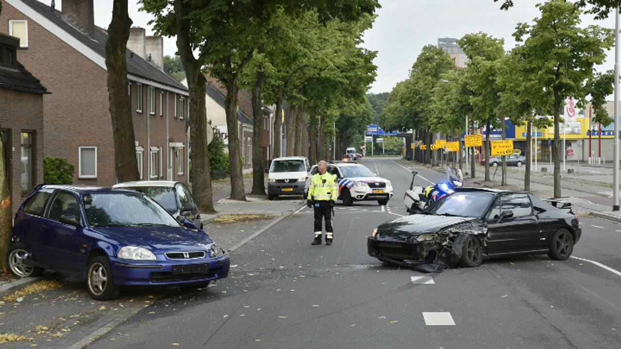 Auto's beschadigd (foto: Jules Vorselaars / JV Media)