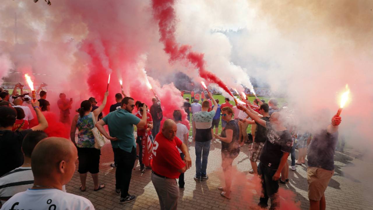 Fans van PSV zien duel om Johan Cruijff Schaal niet zitten