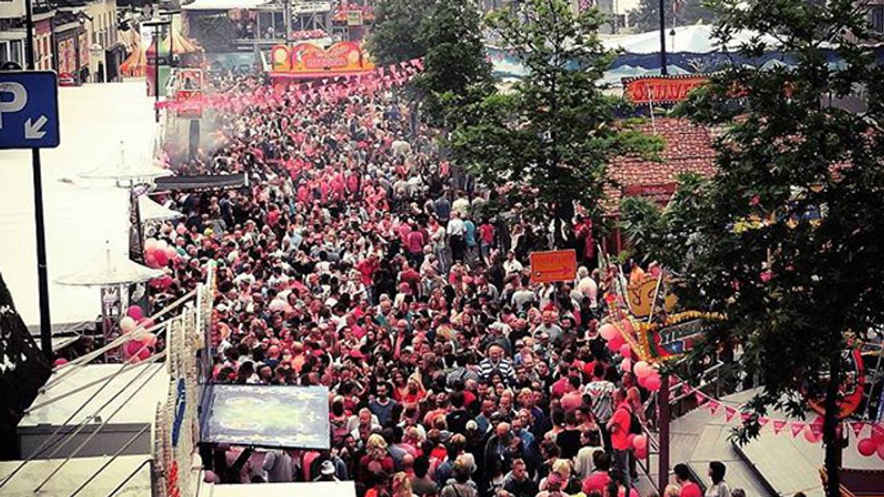 Café Joris op het Piusplein in Tilburg is klaar voor Roze Maandag