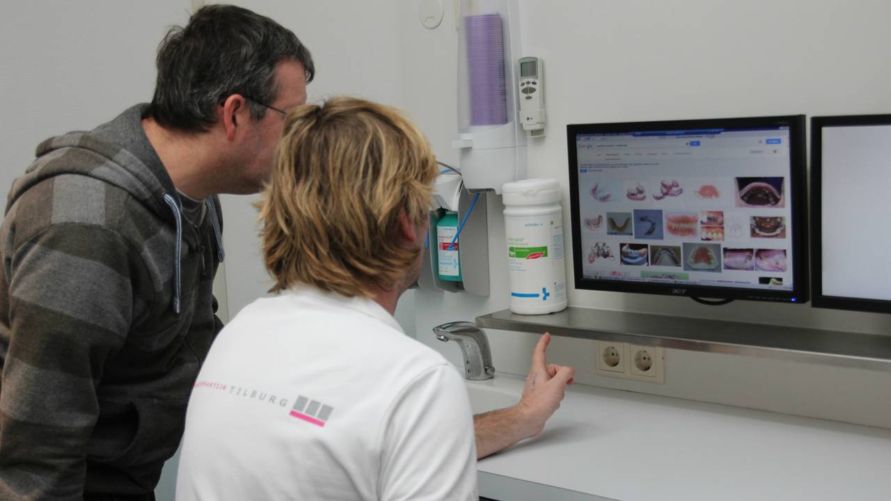 De tandarts komt aan huis. (foto: Tandartspraktijk Tilburg)