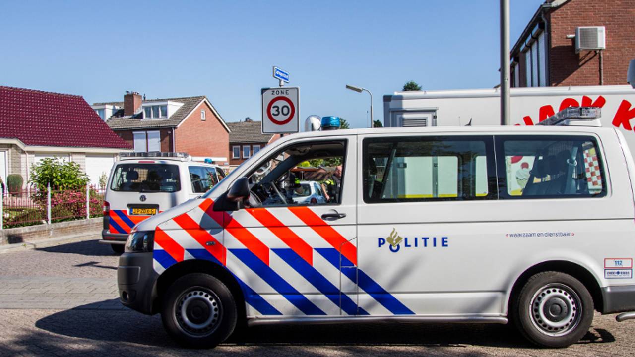 Politie in de buurt (foto: Alexander Vingerhoeds/ Obscura Foto)