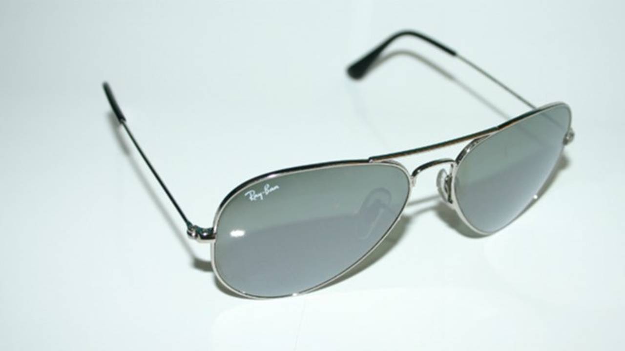 De dieven namen 150 brillen mee