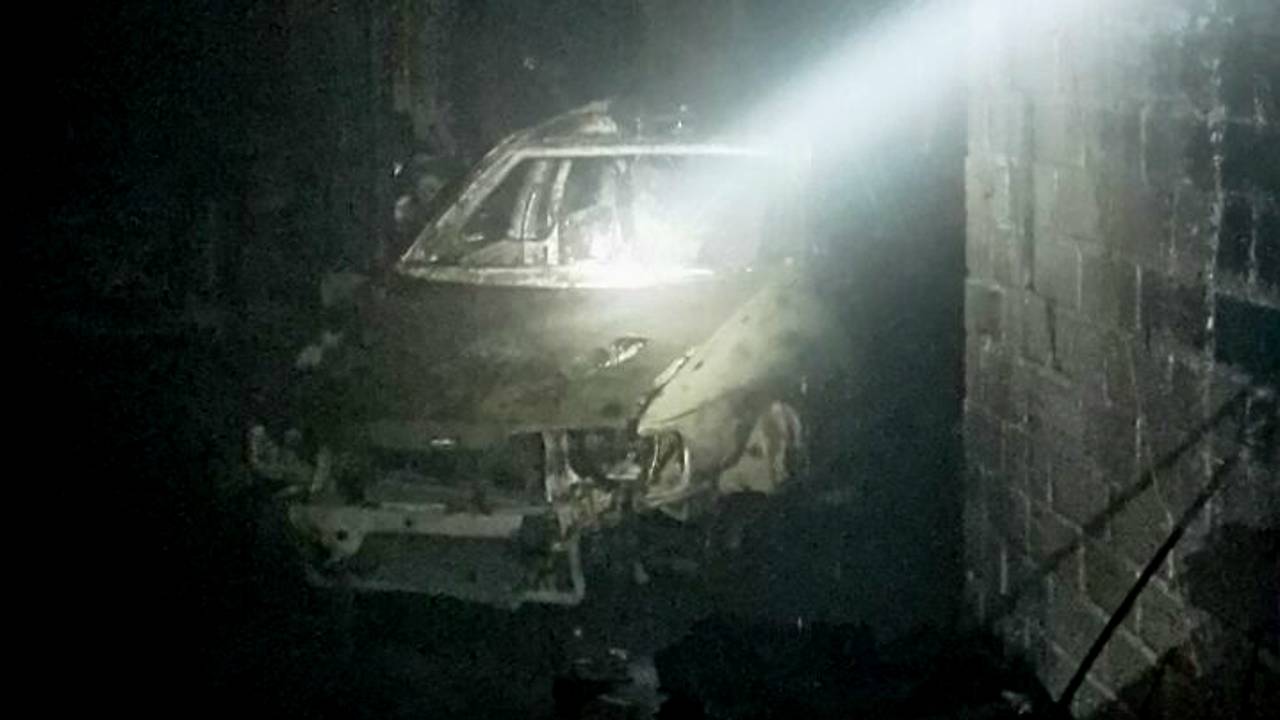 De rallywagens zijn verwoest