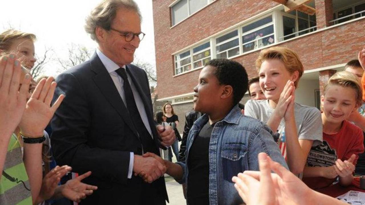 Burgemeester Rombouts van Den Bosch in actie voor Brandon. (Foto: Henk van Esch Fotografie)