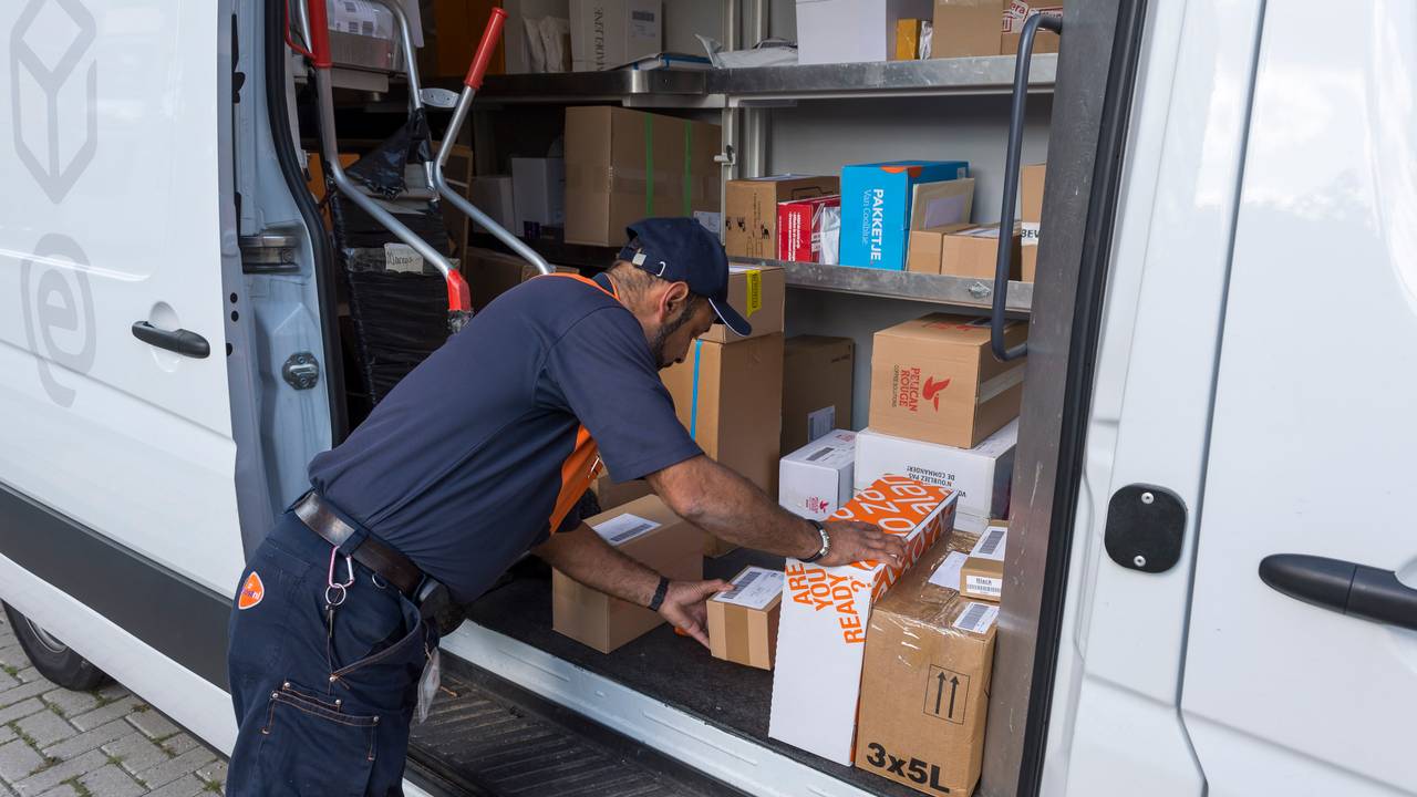 De bus werd teruggevonden, maar van de pakketjes ontbrak ieder spoor. (Foto: ANP)