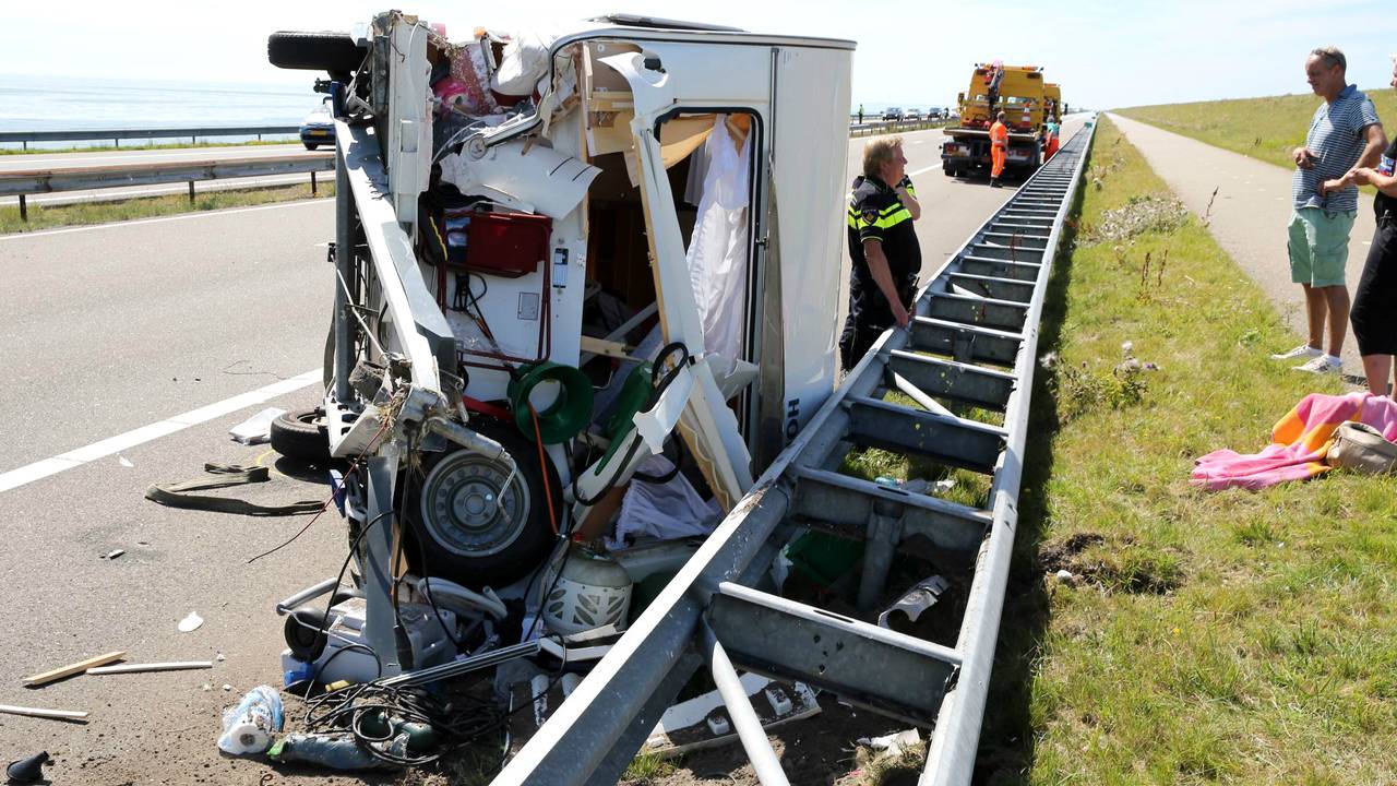 camperbestuurder 69 uit oss schrikt van getoeter en raakt betrokken bij groot ongeluk afsluitdijk omroep brabant