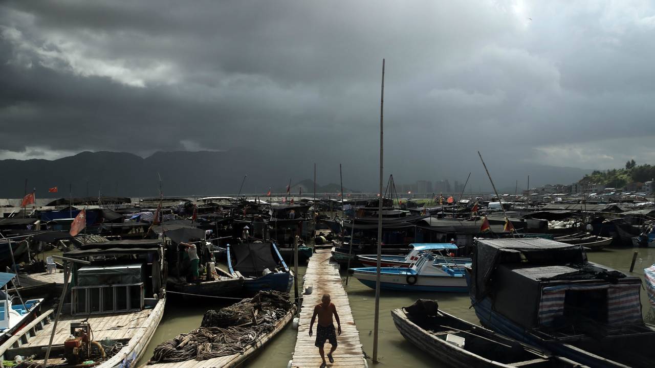 Eindhovenaren last van tyfoon. (foto: ANP)