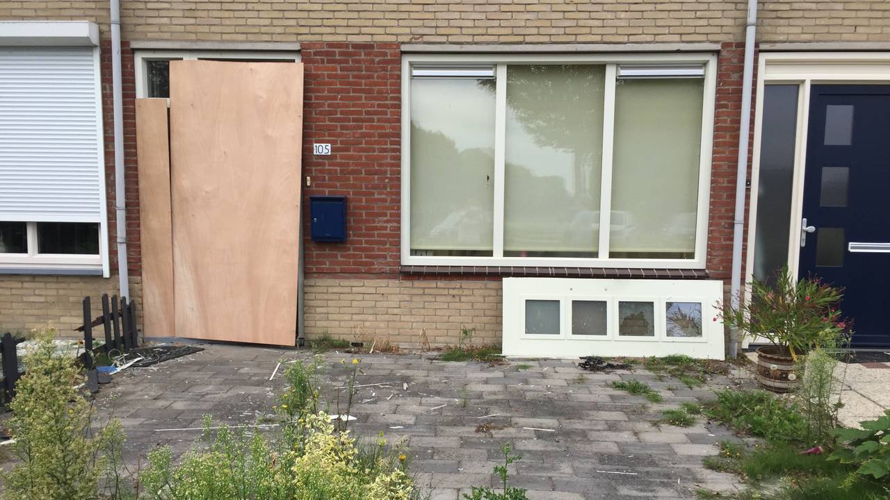 Politieactie bij huis Galgenweg in Zevenbergen