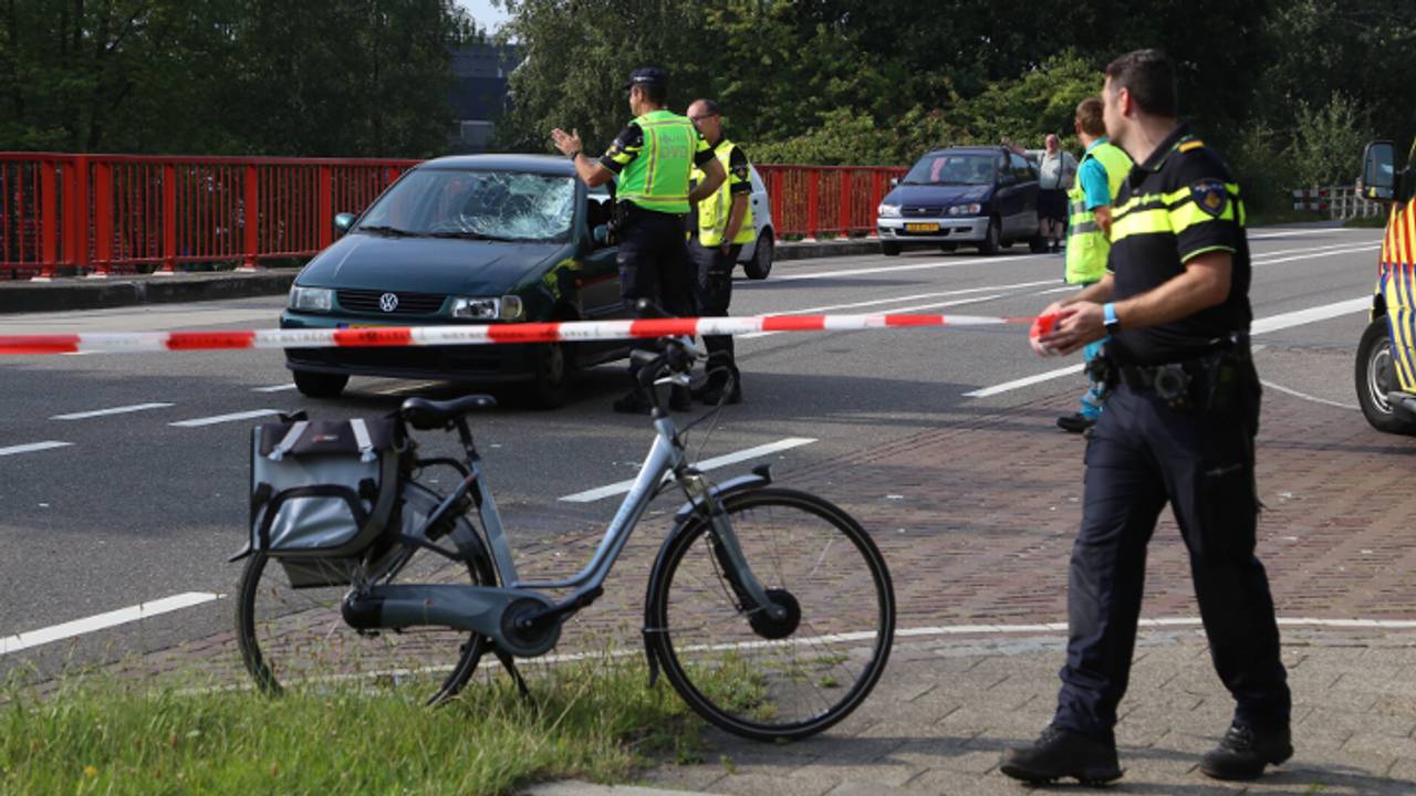 Fietser gewond (foto: Gabor Heeres / SQ Vision)