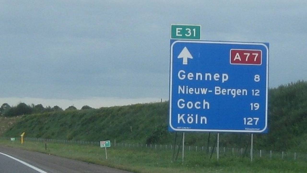 A77 loopt van Duitse grnes tot de A73   (foto: Wegnummers.autosnelwegen.nl)