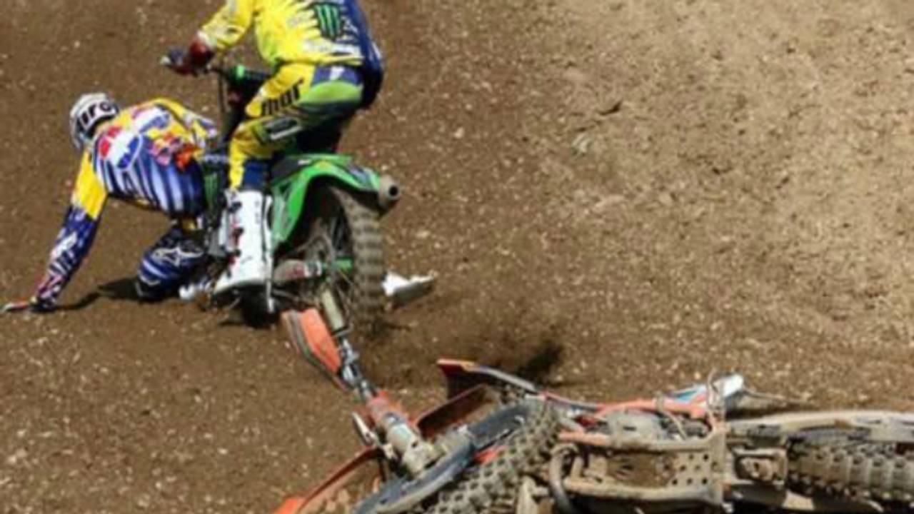 Het ongeluk van Herlings in Tsjechië (Foto: Facebook/Jeffrey Herlings)