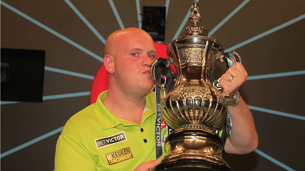 Van Gerwen had deze trofee nog niet in zijn prijzenkast staan. (Foto: Lawrence Lustig/PDC).