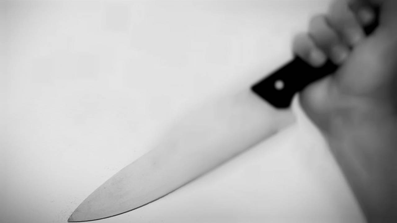 De Roosendaal werd beroofd door drie mannen met messen.