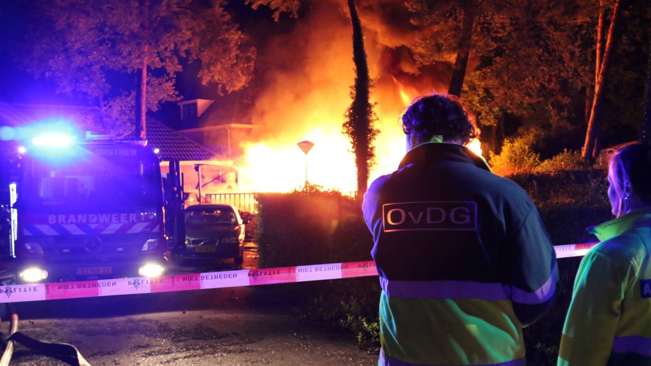 Chalet Wildhorst in lichterlaaie (foto: AS Media)