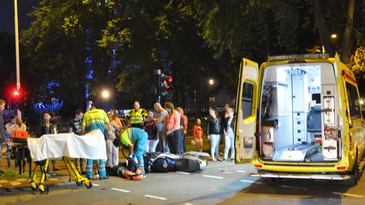 Motorrijder gewond (foto: Arno van der Linden / SQ Vision)