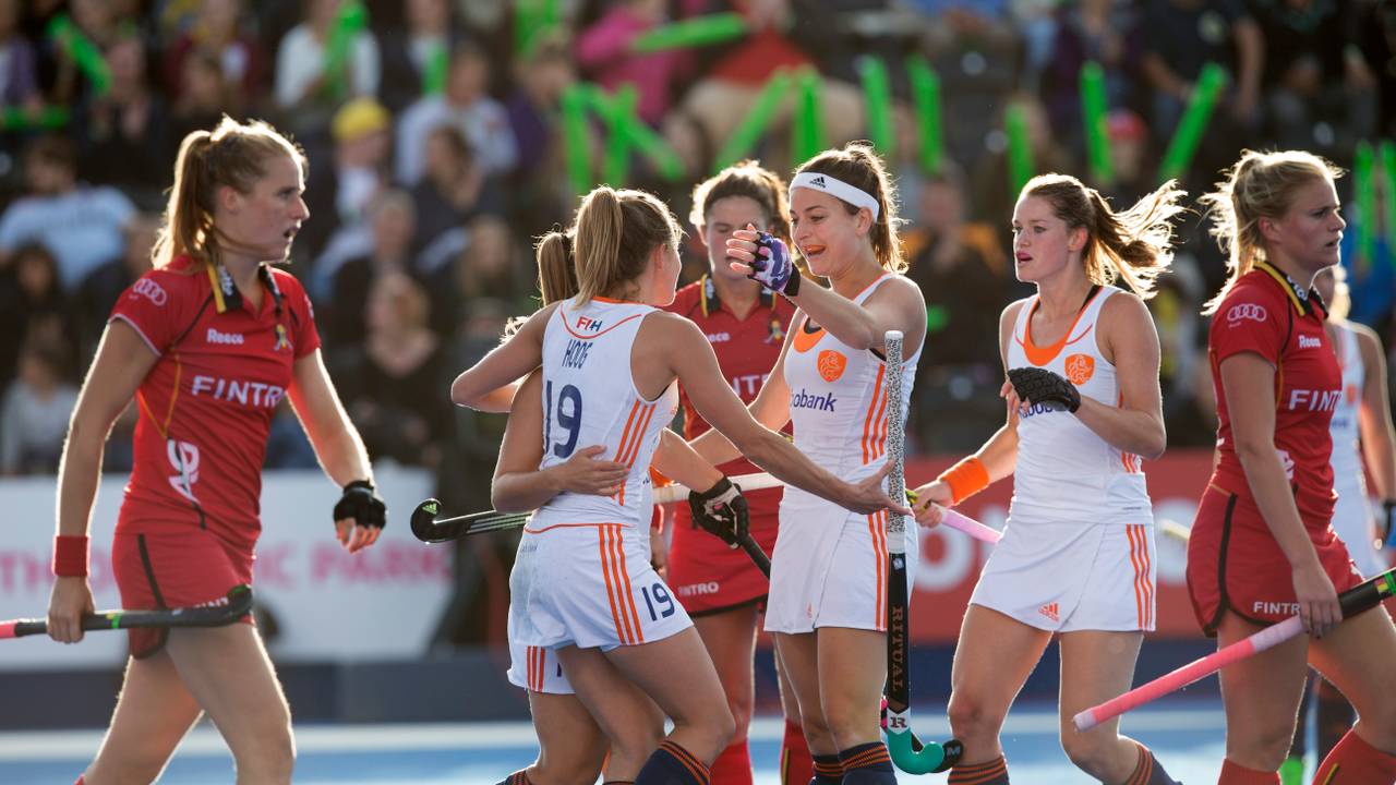 Oranje-hockeysters vieren een treffer (Foto: ANP) .