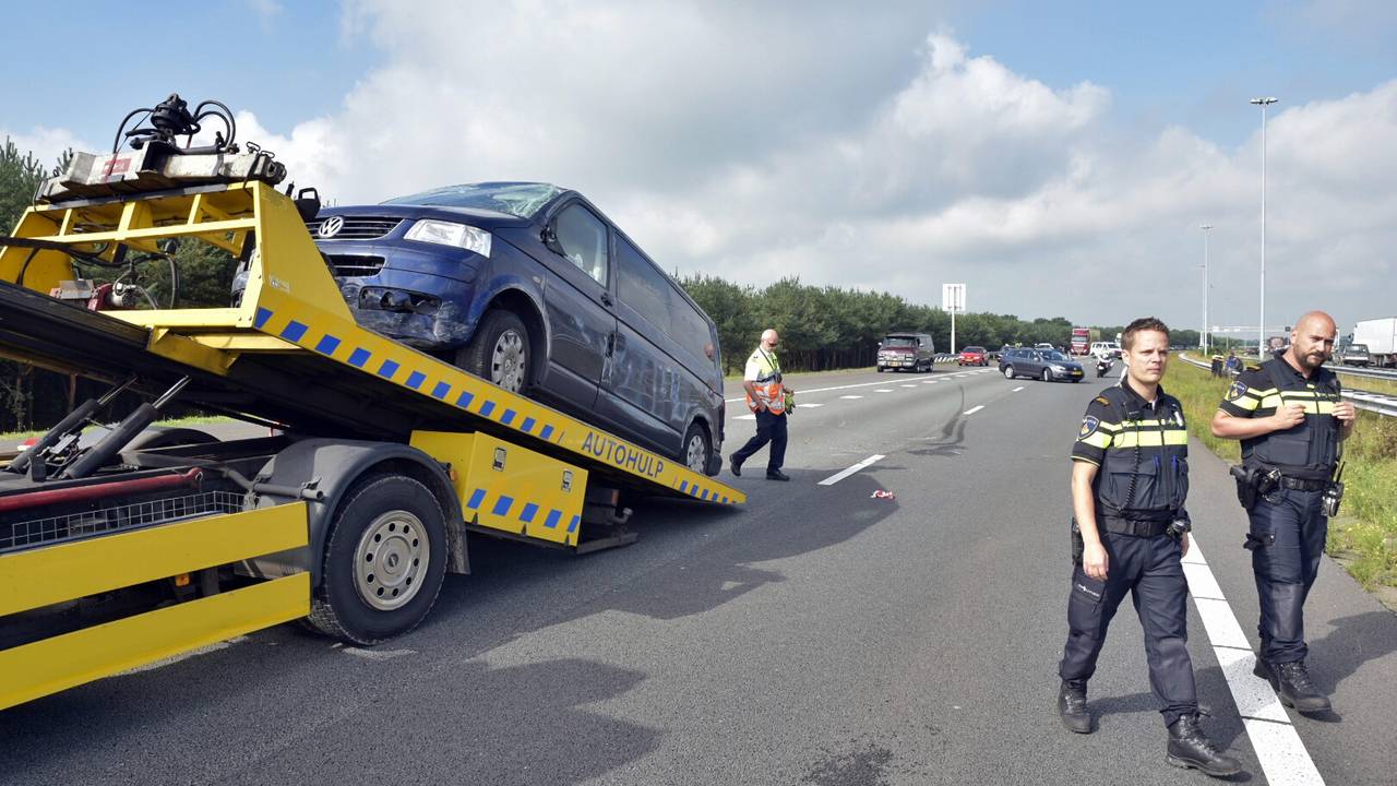 De bus wordt opgeladen. Persbureau JV Media