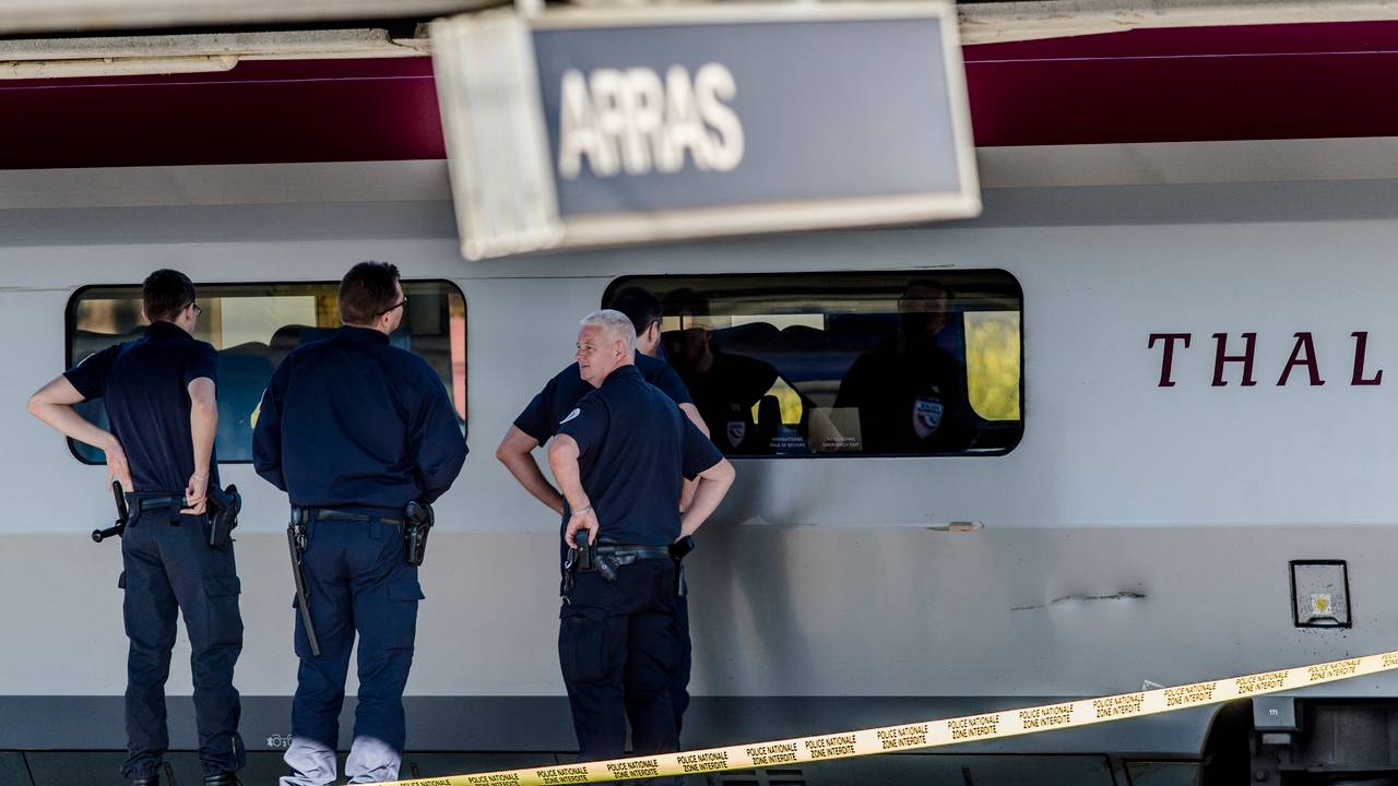 Politie op het Franse station Arras (Foto: ANP)