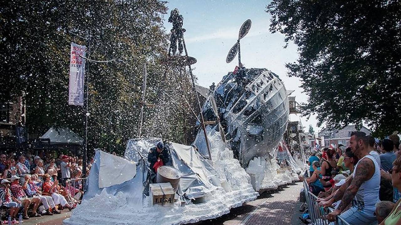 De praalwagen van De Lambrekvrienden