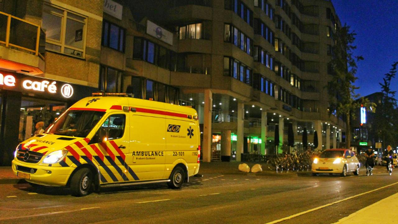 Voetgangster aangereden (foto: Hendriks Multimedia)