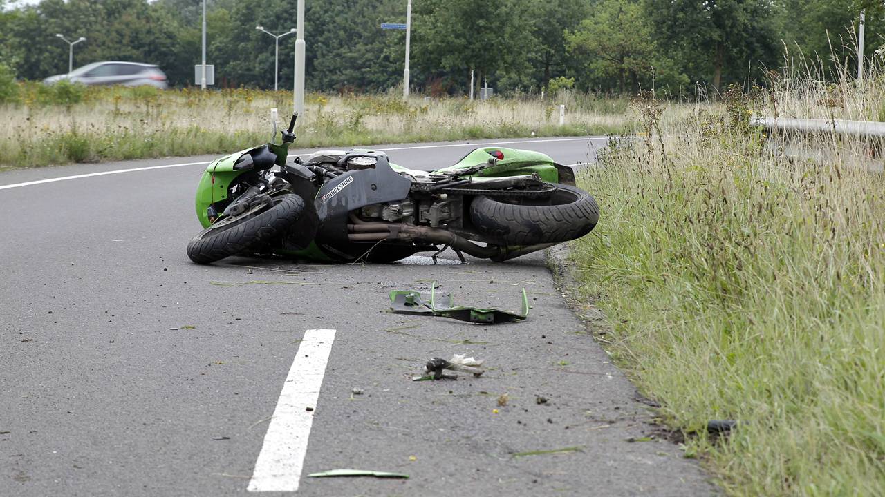De gecrashte motor. (Foto Marcel van Dorst/SQVision)