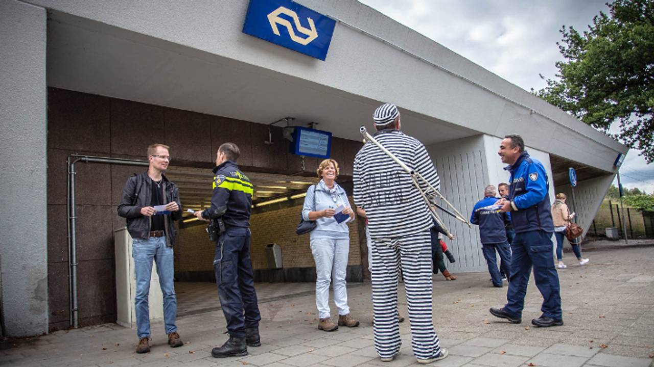 Politie geeft tips (foto: Rob Engelaar / Infocus Media)