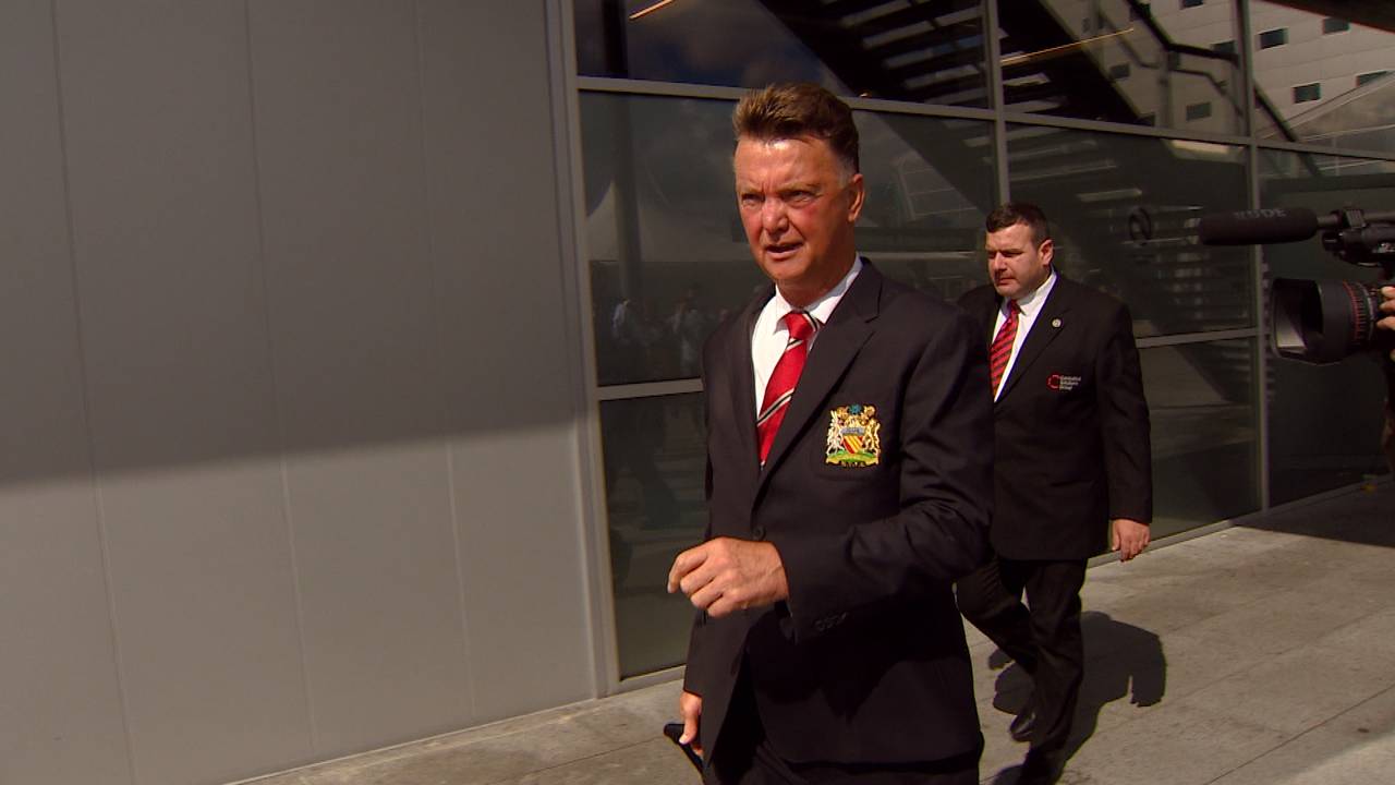 Van Gaal arriveert in Eindhoven.